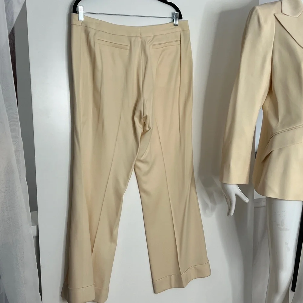 Escada Sz 40 Cream Virgin Wool Two Piece Pant Suit Structured Blazer